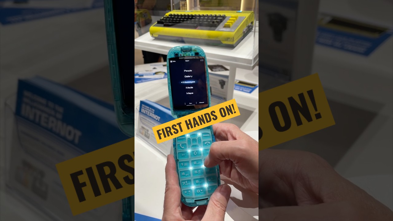 Exclusive: First OS Walkthrough - Commodore Callback Flipphone #gamescom #y2k #digitaldetox